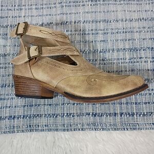 NWOT Women's Roper Willa Embroidery Tan Snip Toe Western Ankle Boots W/ Buckles
